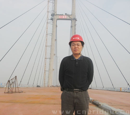 荊岳長江大橋設(shè)計(jì)代表、湖北省院高工丁望興