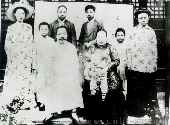 1913年，茅以升先生在南京與家人合影（后排右一為茅以升）