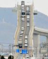 日本江島大橋因坡度陡峭成旅游熱點
