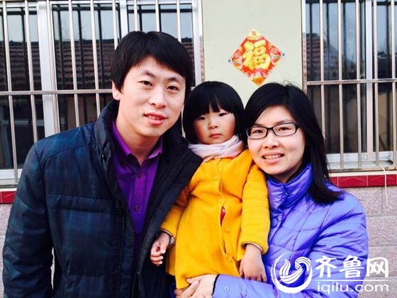 繁忙的工作重?fù)?dān)，孩子肖思妍成為了他們“最浪漫的事”中那塊緊緊放在手心的寶。（齊魯網(wǎng)發(fā) 趙巖 攝）