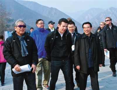 昨日,國(guó)際奧委會(huì)評(píng)估團(tuán)在北京延慶考察。北京冬奧申委主席、北京市市長(zhǎng)王安順陪同考察。新華社發(fā) 昨日,國(guó)際奧委會(huì)評(píng)估團(tuán)在北京延慶考察。北京冬奧申委主席、北京市市長(zhǎng)王安順陪同考察。新華社發(fā)