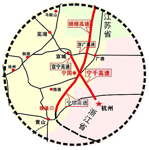 記者從省交通控股集團(tuán)了解到，近日隨著寧千高速路面01標(biāo)270米瀝青下面層試驗(yàn)段成功鋪筑，該項(xiàng)目進(jìn)入瀝青路面施工階段，為年內(nèi)通車打下堅(jiān)實(shí)基礎(chǔ)。