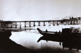新晃古橋（1949年攝），民國時期從湖南到貴州路途艱難，林徽因一家既坐了車又乘了船。