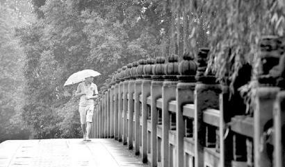 上世紀(jì)80年代的九眼橋如今已不復(fù)存在。朱建國(guó)攝