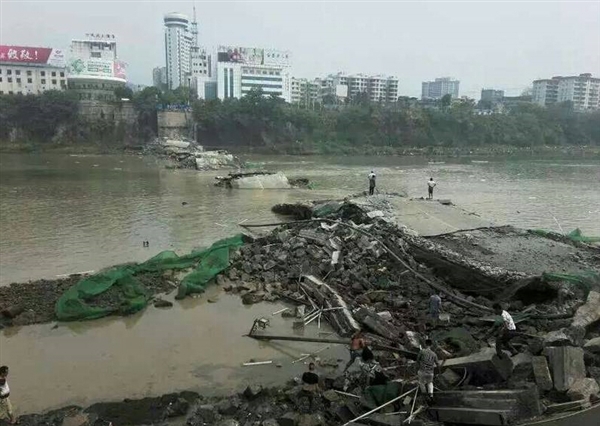 Bang！2888支雷管瞬間覆滅張家界250米大橋