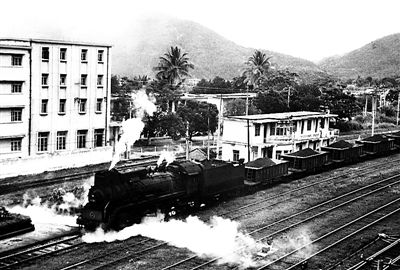 海南石碌鐵礦當(dāng)年裝礦石的蒸汽火車。（資料圖片）