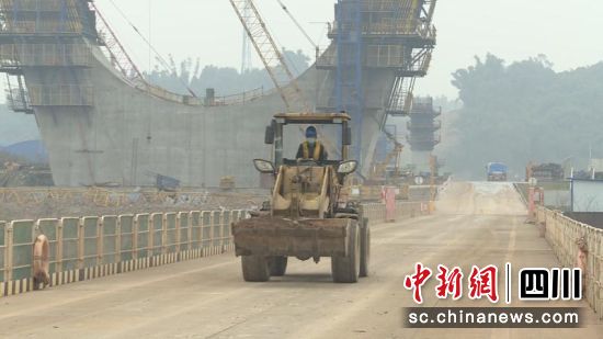 施工現(xiàn)場(chǎng)。朱安康攝