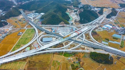 象山灣疏港高速項(xiàng)目施工現(xiàn).jpg