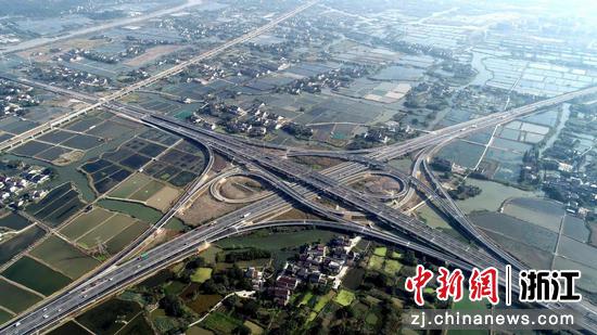 俯瞰杭州繞城高速公路西復(fù)線湖州段。浙江交通集團(tuán) 供圖