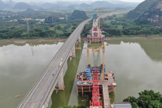 盤龍柳江特大橋。